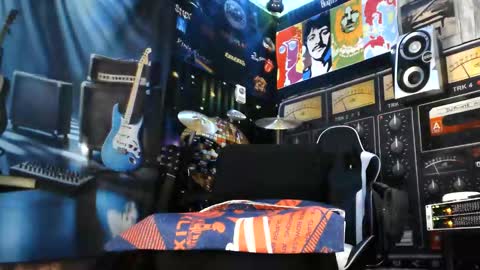 kiveuxmakeu online show from January 6, 6:01 pm