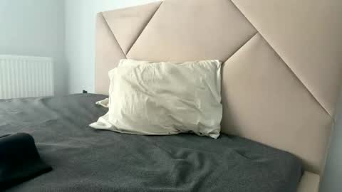 kiwigray online show from December 18, 12:11 pm