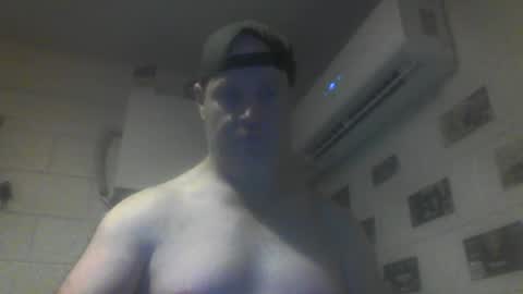 kiwiguy19773 online show from June 18, 7:03 am
