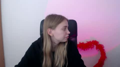 Snapshot of klerkarina chatting on October 23, 8:05 am klerkarina online show from October 23, 8:05 am