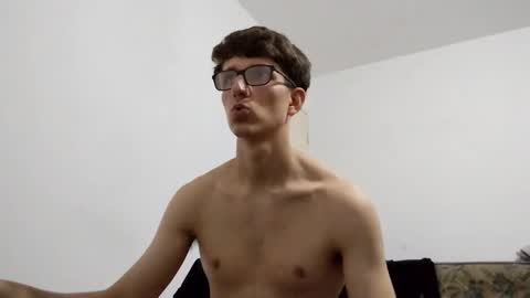 Facu online show from December 19, 6:12 am