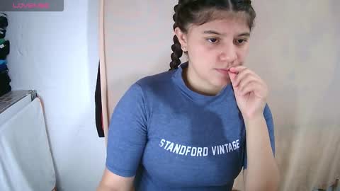 krissone online show from February 12, 8:45 pm