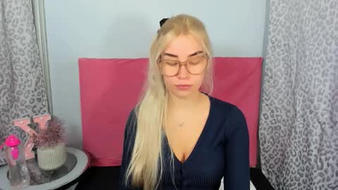 KristyFlowers online show from January 11, 8:31 am