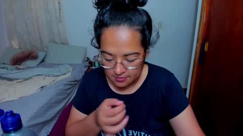 Snapshot of kroline_20 chatting on December 18, 8:36 pm Kroline  online show from December 18, 8:36 pm