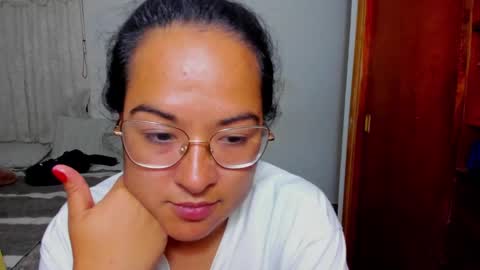 Snapshot of kroline_20 chatting on December 12, 3:54 am Kroline  online show from December 12, 3:54 am
