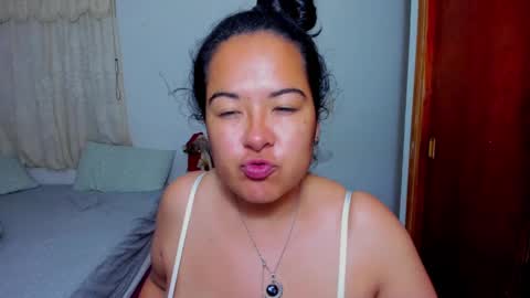Snapshot of kroline_20 chatting on December 2, 2:24 am Kroline  online show from December 2, 2:24 am