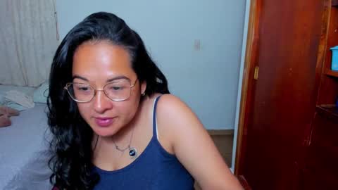 Snapshot of kroline_20 chatting on December 5, 3:42 am Kroline  online show from December 5, 3:42 am