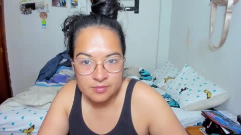 Snapshot of kroline_20 chatting on February 17, 3:47 am Kroline  online show from February 17, 3:47 am