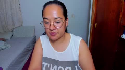 Snapshot of kroline_20 chatting on January 2, 1:17 am Kroline  online show from January 2, 1:17 am