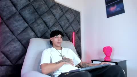 Kroy Wave  Muscle Tattoos Latino online show from August 8, 3:49 am
