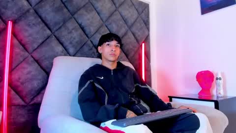 Kroy Wave  Muscle Tattoos Latino online show from August 5, 3:14 am