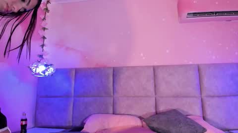 krystalswift_ online show from March 1, 3:55 am