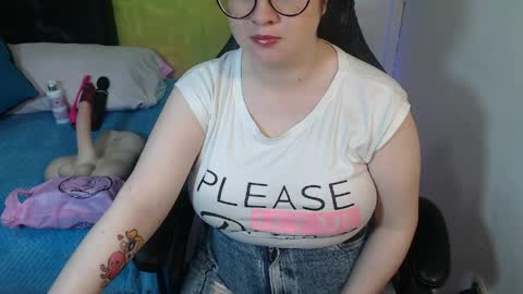 kryystaladams online show from April 20, 11:57 am