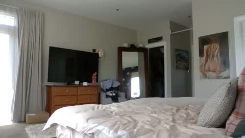 Lucy online show from February 25, 12:36 am