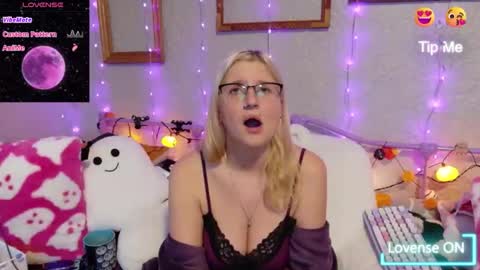 Snapshot of kunzitegoddess chatting on October 27, 2:17 pm Samantha online show from October 27, 2:17 pm