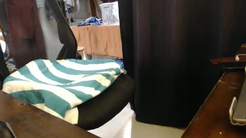 Snapshot of kybullmaster65 chatting on October 22, 2:26 am kybullmaster65 online show from October 22, 2:26 am