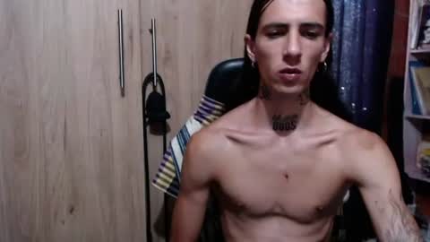kyleer77 online show from June 17, 8:03 pm