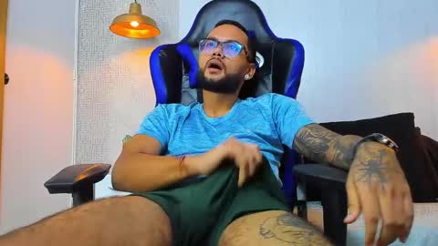 ---kylee--- online show from April 1, 11:01 pm