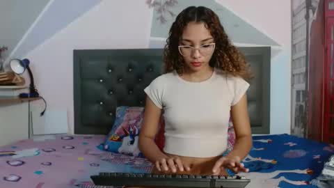 kylie_jenner18 online show from March 23, 9:53 pm