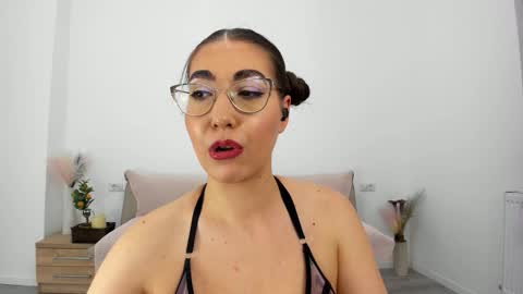 Kylie online show from September 23, 7:42 pm