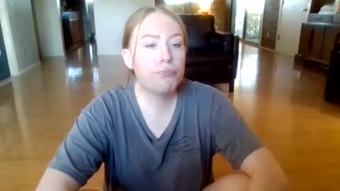 kylieredd online show from May 9, 1:11 am
