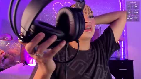 Kylie online show from December 5, 6:01 am