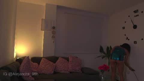 schedule 300 pm - 1100pm colombia time online show from January 18, 2:20 am