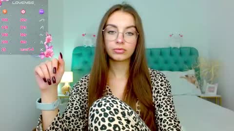 Snapshot of l1ttle_angel__ chatting on September 25, 9:11 pm Margo online show from September 25, 9:11 pm