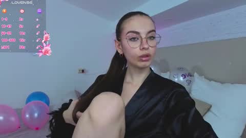 Snapshot of l1ttle_angel__ chatting on September 23, 10:16 pm Margo online show from September 23, 10:16 pm