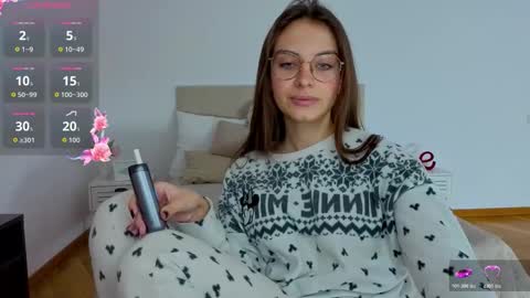 Snapshot of l1ttle_angel__ chatting on October 17, 10:03 pm Margo online show from October 17, 10:03 pm