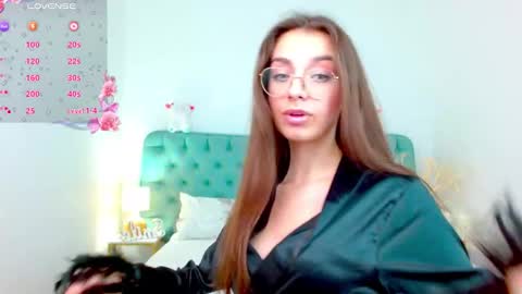 Snapshot of l1ttle_angel__ chatting on September 20, 9:51 pm Margo online show from September 20, 9:51 pm
