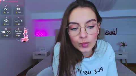 Snapshot of l1ttle_angel__ chatting on September 29, 10:42 pm Margo online show from September 29, 10:42 pm