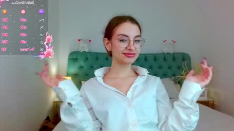 Snapshot of l1ttle_angel__ chatting on September 17, 11:30 pm Margo online show from September 17, 11:30 pm