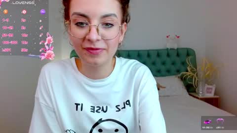 Snapshot of l1ttle_angel__ chatting on September 13, 10:01 pm Margo online show from September 13, 10:01 pm