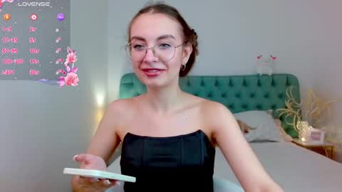 Snapshot of l1ttle_angel__ chatting on September 16, 10:46 pm Margo online show from September 16, 10:46 pm