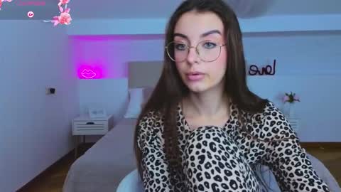Snapshot of l1ttle_angel__ chatting on September 30, 10:53 pm Margo online show from September 30, 10:53 pm