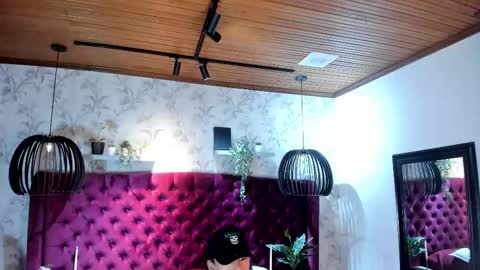 labrinthteasing online show from January 11, 12:00 pm