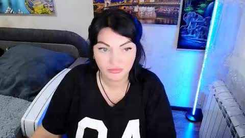 lady_boom_ online show from September 18, 4:55 pm