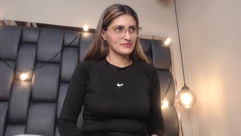 Snapshot of lady_falcon chatting on March 2, 2:51 am LADY online show from March 2, 2:51 am