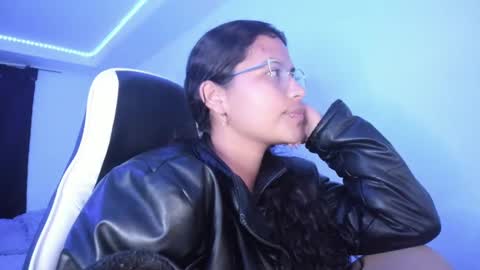  Lady  online show from March 8, 3:28 am