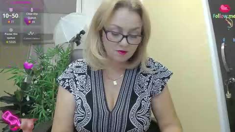 Snapshot of ladyjeen chatting on September 19, 3:16 pm  Lady Jeen    Back on Sunday 8th of December online show from September 19, 3:16 pm