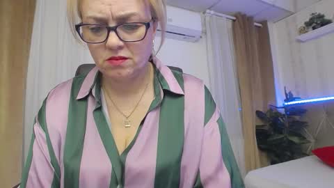  Lady Jeen    Back on Sunday 8th of December online show from November 18, 6:11 pm