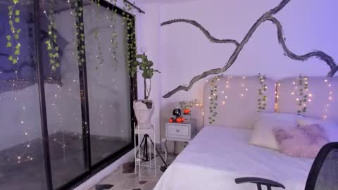 Lady  online show from October 30, 6:47 am