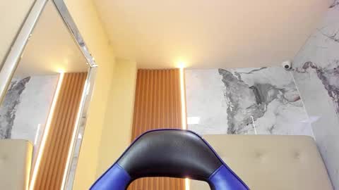   online show from October 17, 1:04 pm