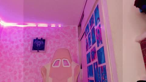 lala Moon online show from January 7, 2:11 pm