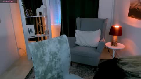 Laly online show from November 3, 10:49 am