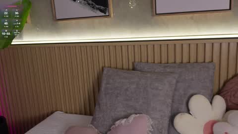 lana_lann online show from May 6, 4:18 am