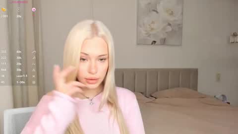 Snapshot of lana_mazy chatting on October 22, 3:53 am Lana online show from October 22, 3:53 am