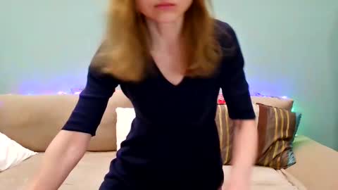 Snapshot of lanaangeldream chatting on December 16, 5:27 am Lana online show from December 16, 5:27 am