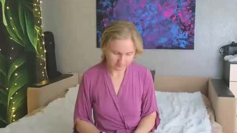 LanaviSmith online show from December 19, 6:20 am